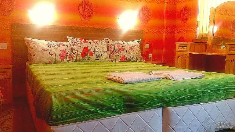 На Гости При Силвия Obzor Esterno foto