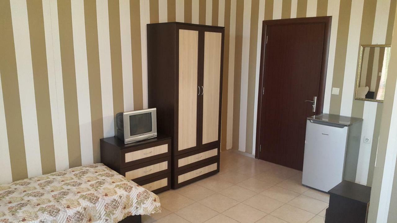 На Гости При Силвия Obzor Esterno foto