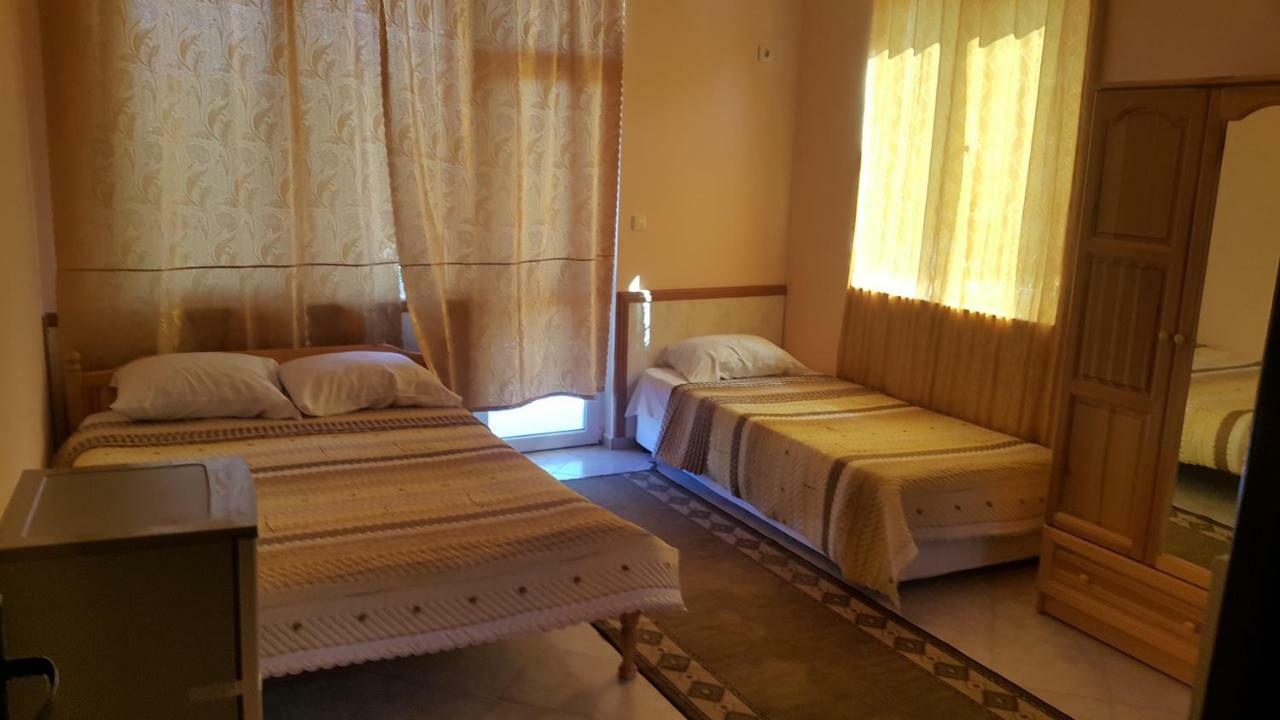 На Гости При Силвия Obzor Esterno foto